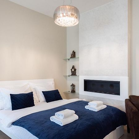 Apartament New Luxury Apt With Ac&Parking In The Center Of Praga Zewnętrze zdjęcie