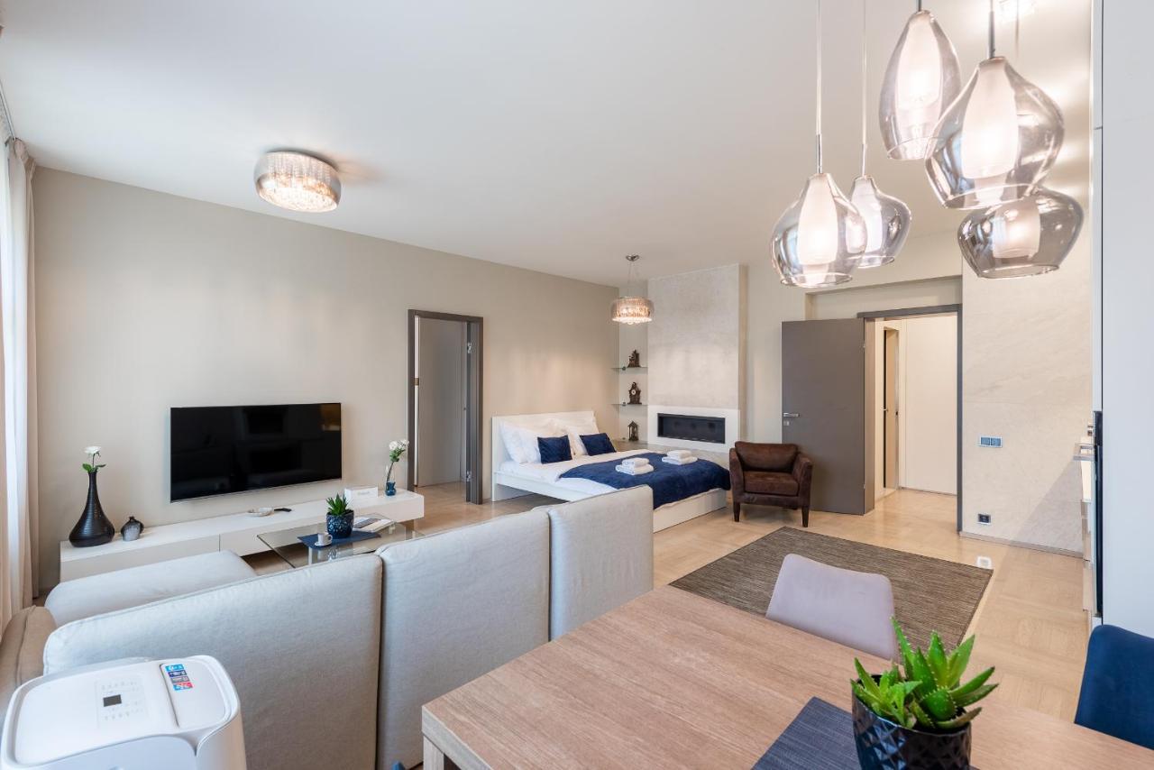 Apartament New Luxury Apt With Ac&Parking In The Center Of Praga Zewnętrze zdjęcie