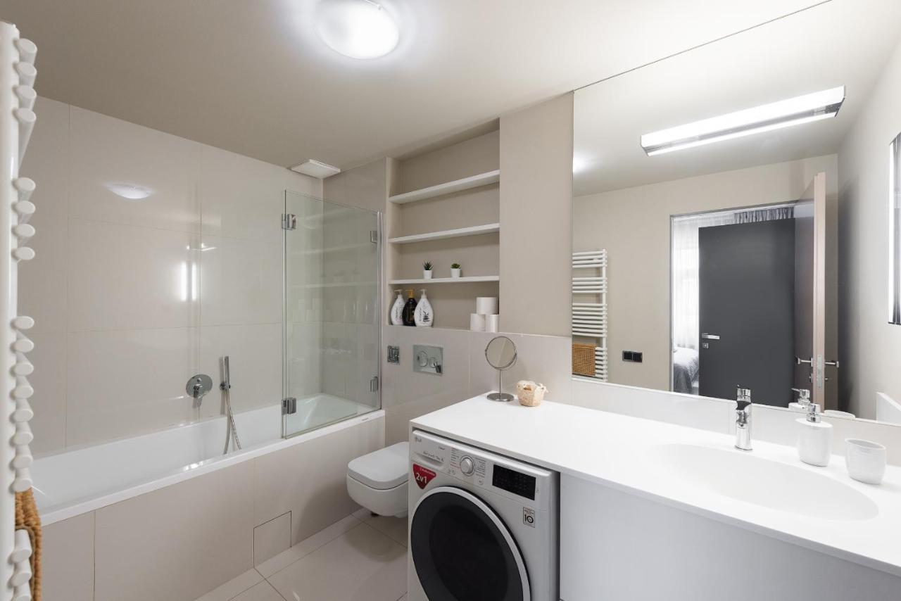 Apartament New Luxury Apt With Ac&Parking In The Center Of Praga Zewnętrze zdjęcie