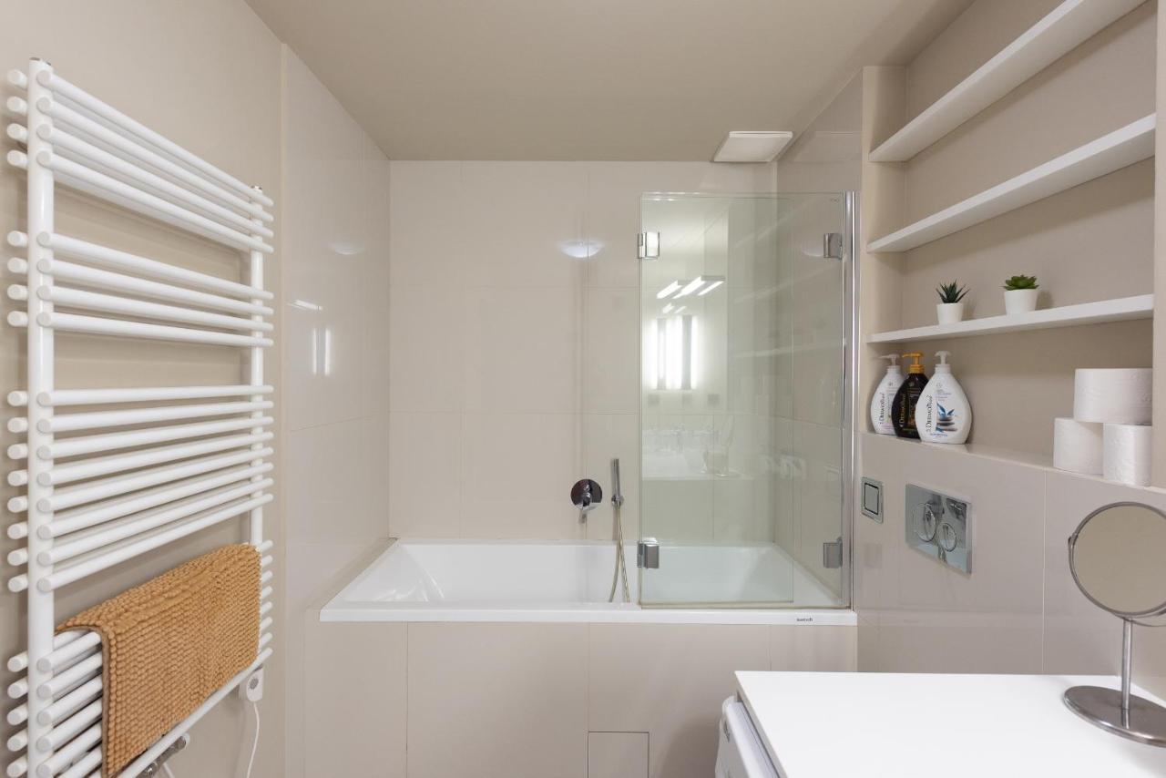 Apartament New Luxury Apt With Ac&Parking In The Center Of Praga Zewnętrze zdjęcie